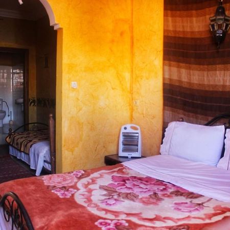Auberge Et Hotel Les Amis Tafraout Esterno foto