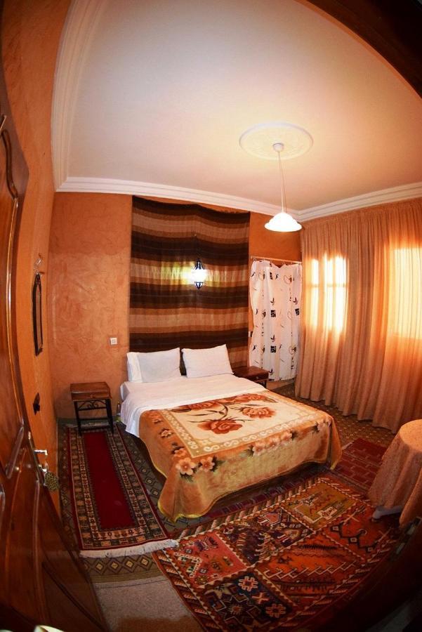Auberge Et Hotel Les Amis Tafraout Esterno foto