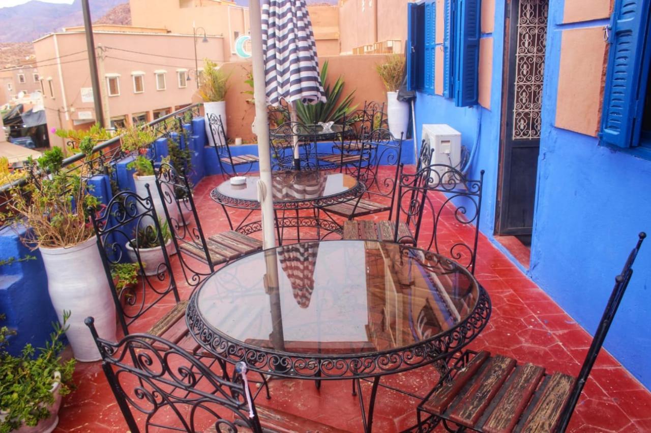 Auberge Et Hotel Les Amis Tafraout Esterno foto