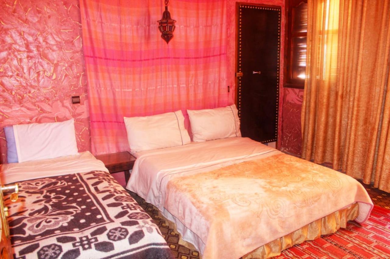 Auberge Et Hotel Les Amis Tafraout Esterno foto