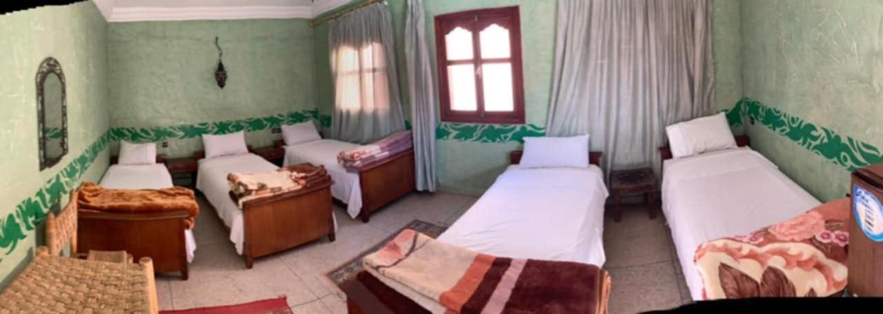 Auberge Et Hotel Les Amis Tafraout Esterno foto